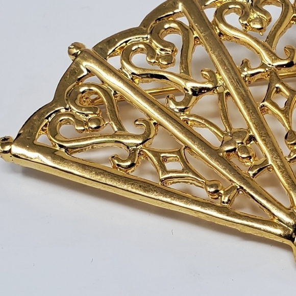 VINTAGE AK ANNE KLEIN GOLD TONE OPEN FAN BROOCH PIN OPEN SCROLLWORK 1980S - Picture 3 of 10